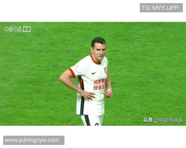 争议？蓉城“超时”绝平！周定洋剪刀脚+推人工抵触 赛中打到赛后